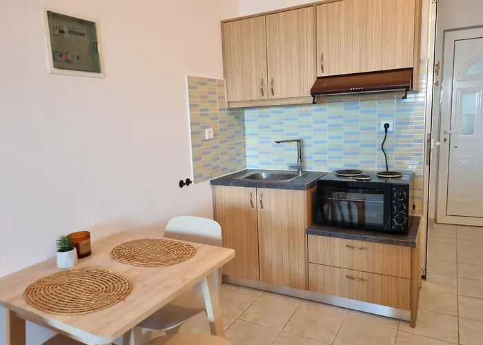 At Sea - Nova Tolón